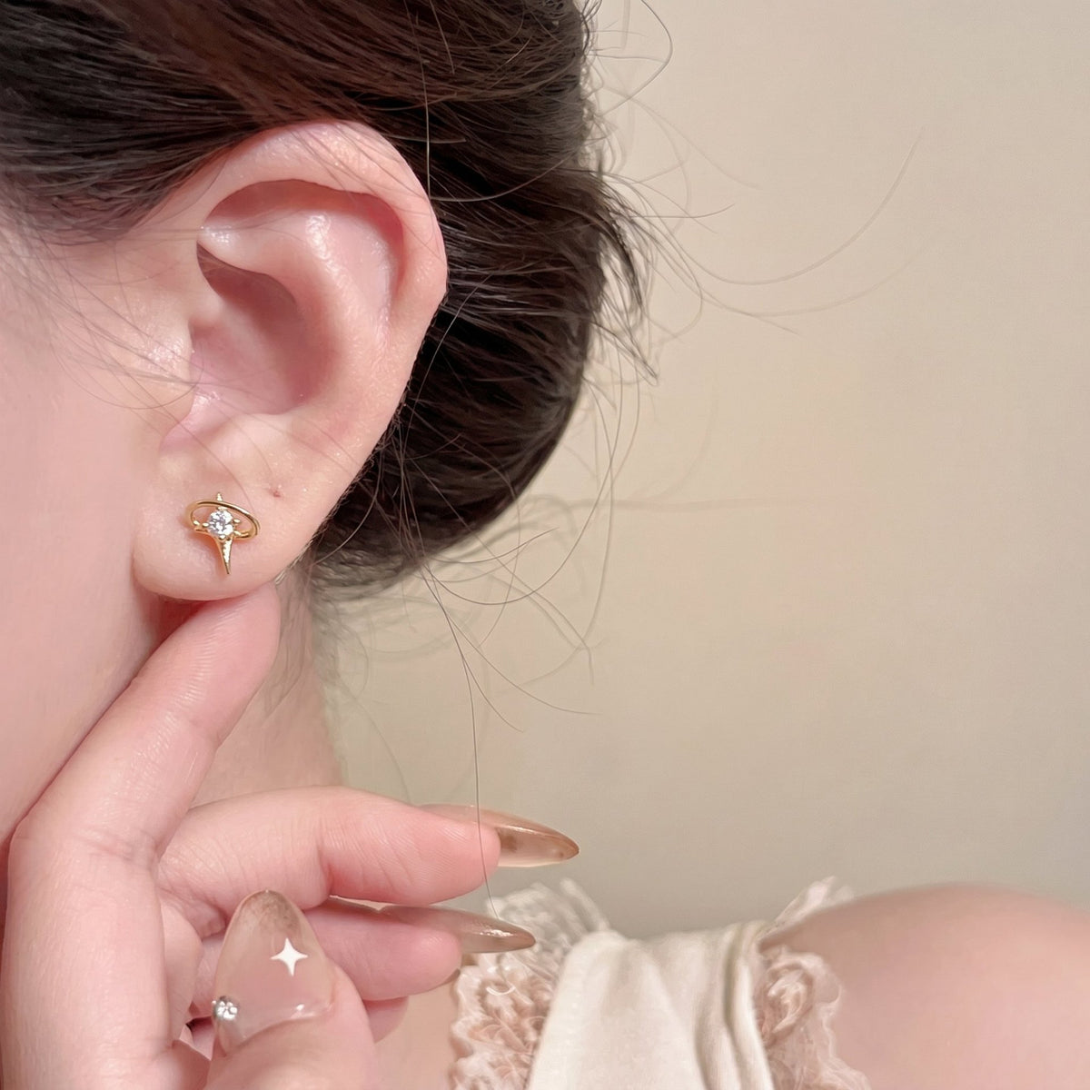 Dainty gold-tone star orbit stud earrings – photo 5