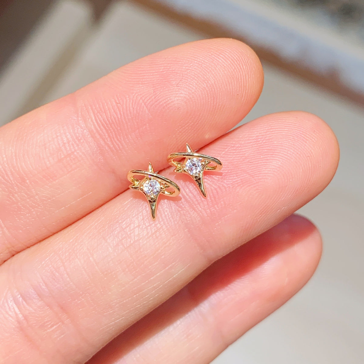 Dainty gold-tone star orbit stud earrings – photo 3