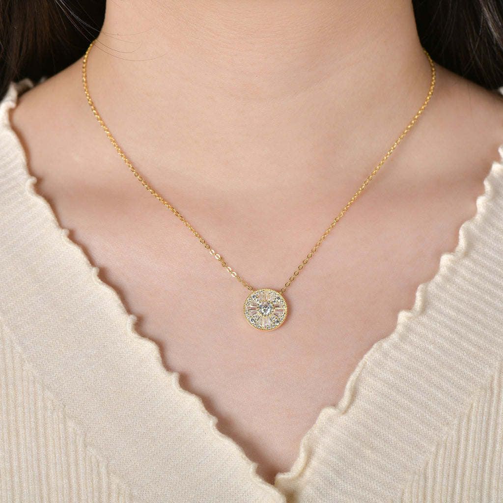 Round halo medallion necklace with sparkling stones – photo 2