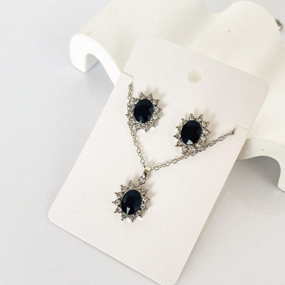 Oval halo necklace and earrings set – photo 4
