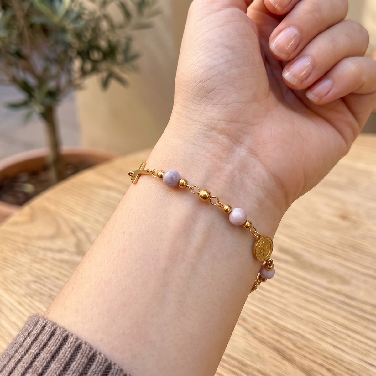 Gold-tone Miraculous Medal cross bracelet with stone beads – photo 8